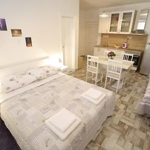 Studio Laura Apartment